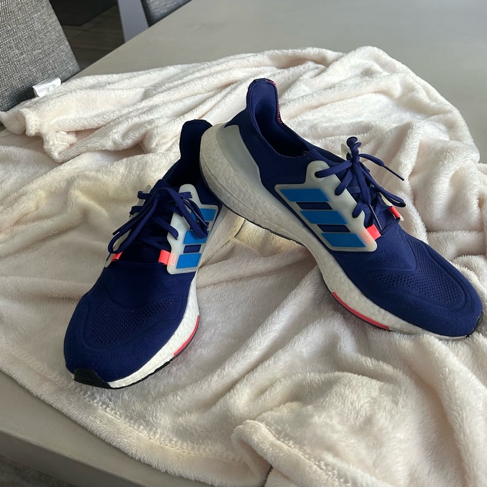 Adidas Men’s Ultraboost Blue and White Sneakers Size 12.5 - Picture 7 of 13
